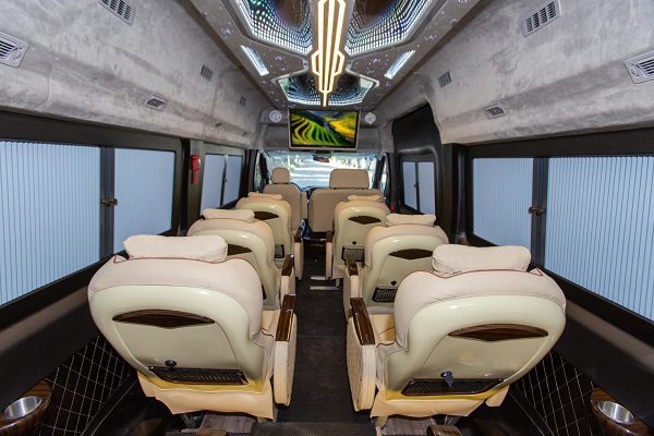 Dịch vụ cao cấp trên xe Tràng An Limousine